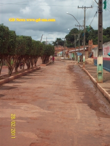 Rua que dar acesso ao Balneário da cidade (clique na imagem para ampliar)